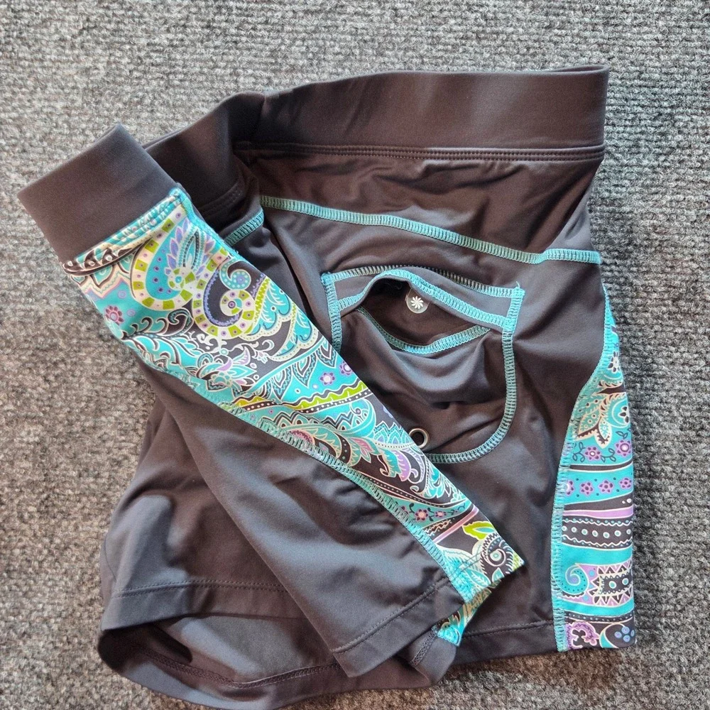 Athleta Swim Shorts Womens Small Grey Paisley Board Shorts Built-in Liner Active